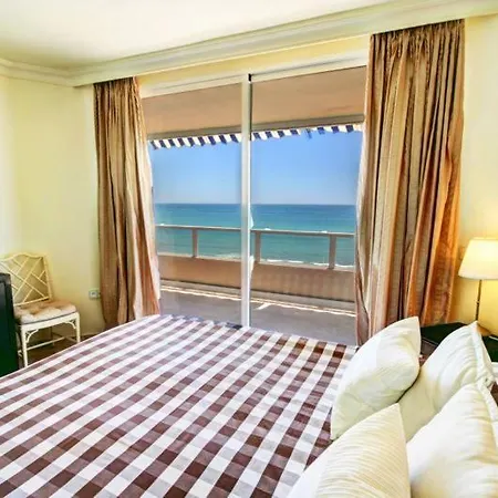 4 Bedroom Beachfront Penthouse *