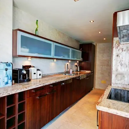 Apartment 4 Bedroom Beachfront Penthouse