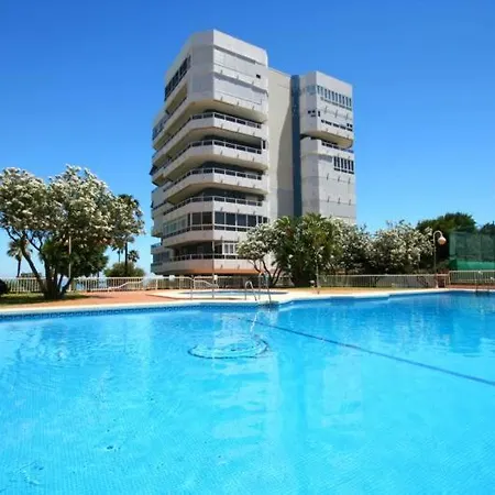 4 Bedroom Beachfront Penthouse Apartment *